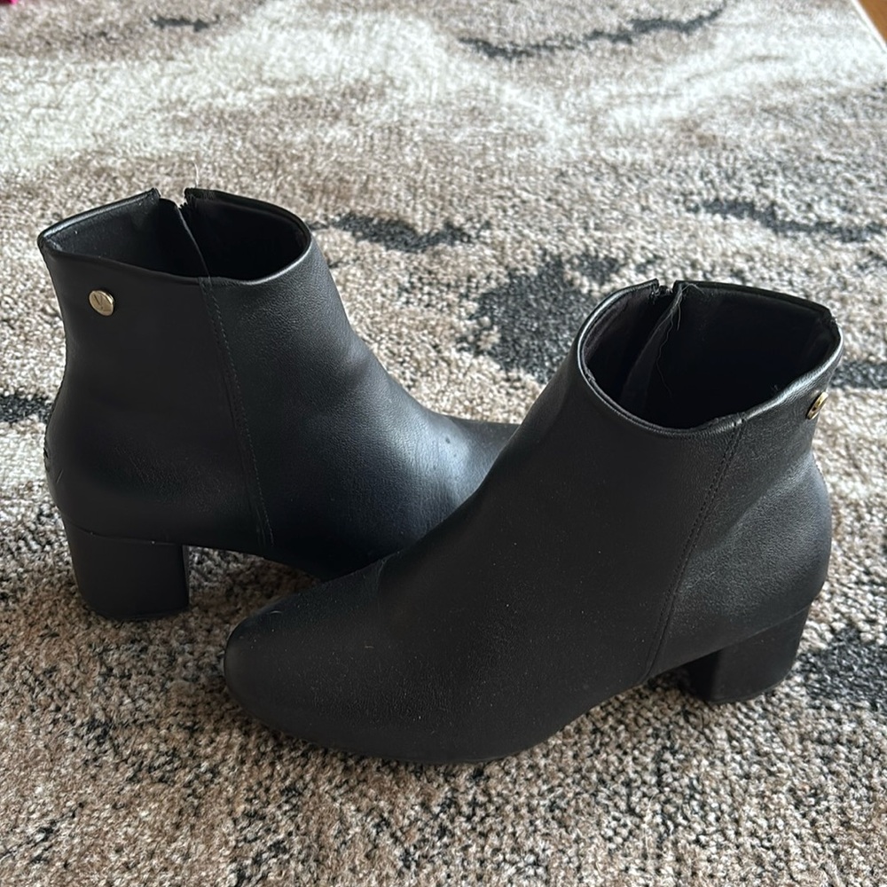 BLACK BOOTS, LOW HEEL. SIZE 7, BRAZILIAN BRAND